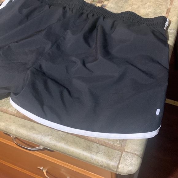 💚$5💚Adidas running shorts - Picture 5 of 6